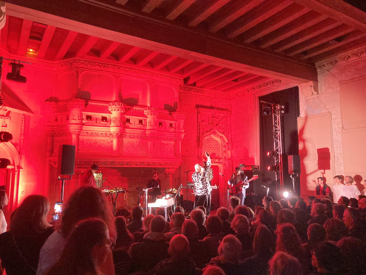 MoriLoic's tweet image. Une sublime performance de #ThomasdePourquery et ses musiciens à la Maison Jacques Cœur de Bourges
#PrintempsdeBourges2023