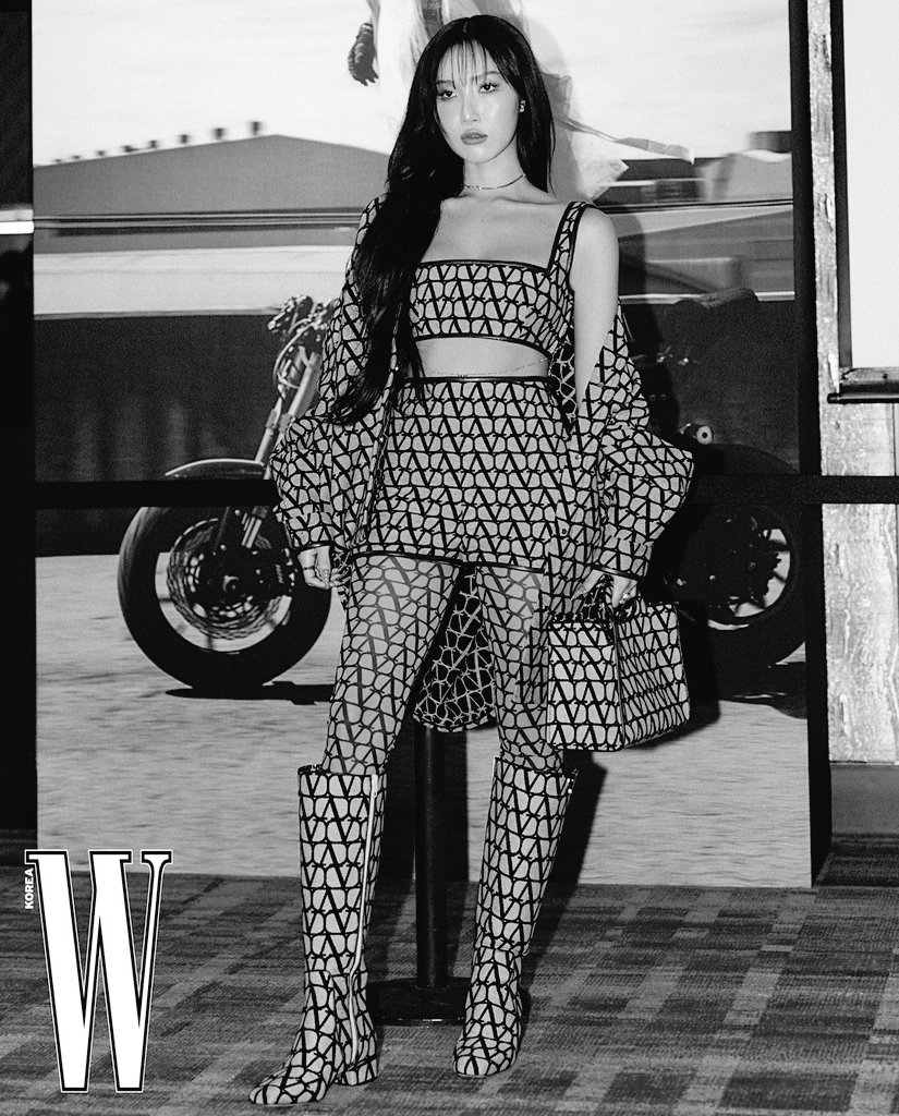 btsmoofeed's tweet photo. valentino

#SUGA #HWASA
#BTS #MAMAMOO https://t.co/Uz1XVj2d5M