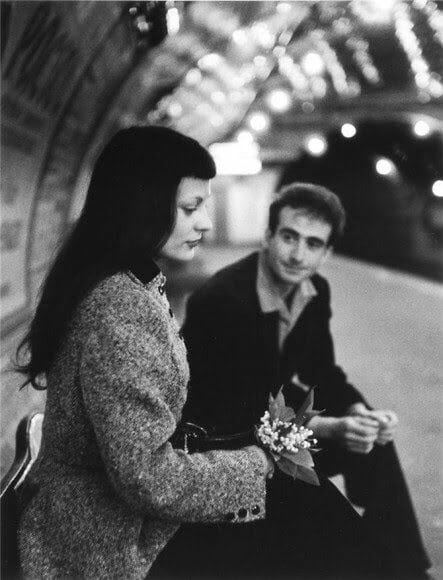 literlandweb1's tweet photo. "No te pido que me ames siempre así, pero te pido que recuerdes. En algún lugar dentro de mí siempre habrá la persona que soy esta noche". 
"Suave es la noche", Francis Scott Fitzgerald 
📷Robert Doisneau https://t.co/fdbqj7SCJg