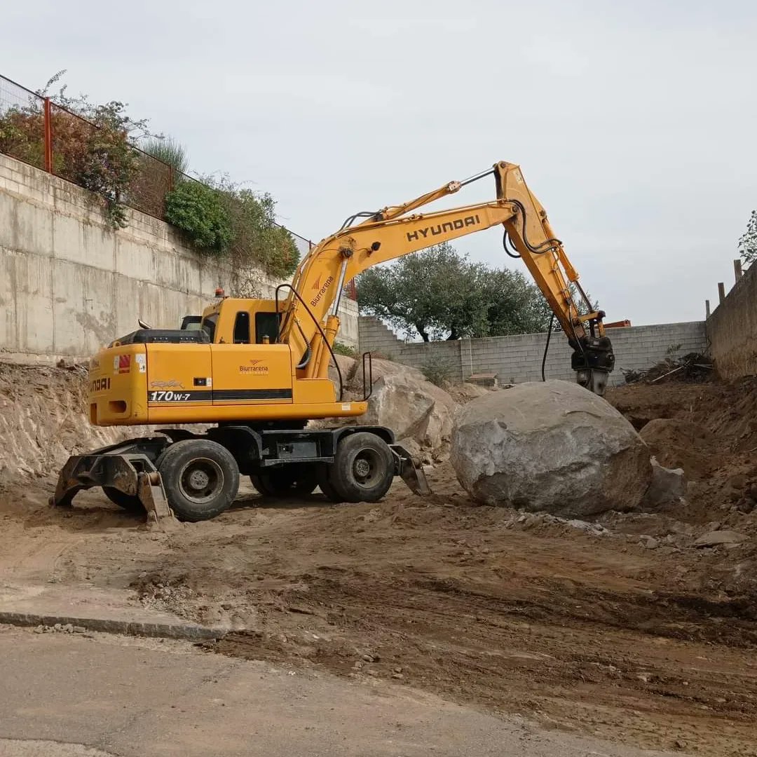 AcomicM's tweet photo. 𝐄𝐱𝐜𝐚𝐯𝐚𝐜𝐢𝐨𝐧𝐞𝐬 𝐲 𝐃𝐞𝐫𝐫𝐢𝐛𝐨𝐬 𝐌𝐚𝐬𝐚 empresa miajadeña  con dilatada experiencia y diferentes tipos de maquinarias para dar respuesta profesional a las necesidades de sus clientes
📲686 454 016
 @excavaciones_masa
#Excavaciones #Derribos  #ACOMIC  #JuntosSumamos https://t.co/J1Y6opN9VO