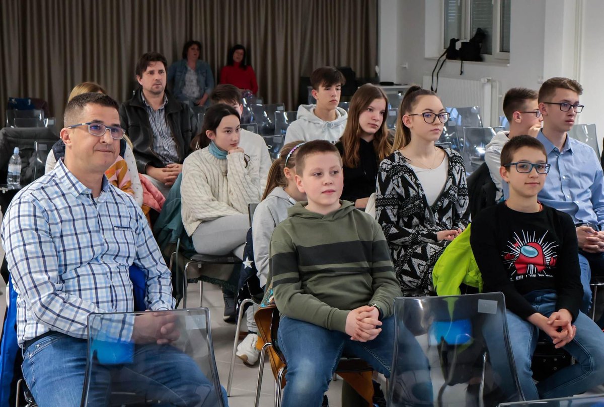 uni_zek's tweet image. Rekreáció és stabilitás az evezős sportokra vetítve 👩🏼‍🏫💪🏼🚣

#mobilitás #stabilitás #rekreáció #egészség #sport #közösség #előadás #pannonegyetem  #universityofpannonia #pezek #zalaegerszeg