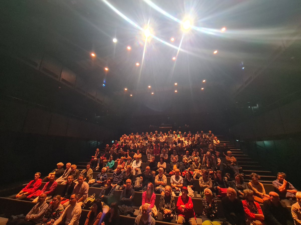 2 sorties publiques de résidence OARA ce jour à la MÉCA @NvelleAquitaine avec @TangoNomade sur la façade pour son Ballet aérien 'ATLANTICA' et @LesSurprises dans la MÉCAscène pour sa création 'Médée et Jason'. Merci aux très nombreux publics pour sa fidélité malgré les vacances!