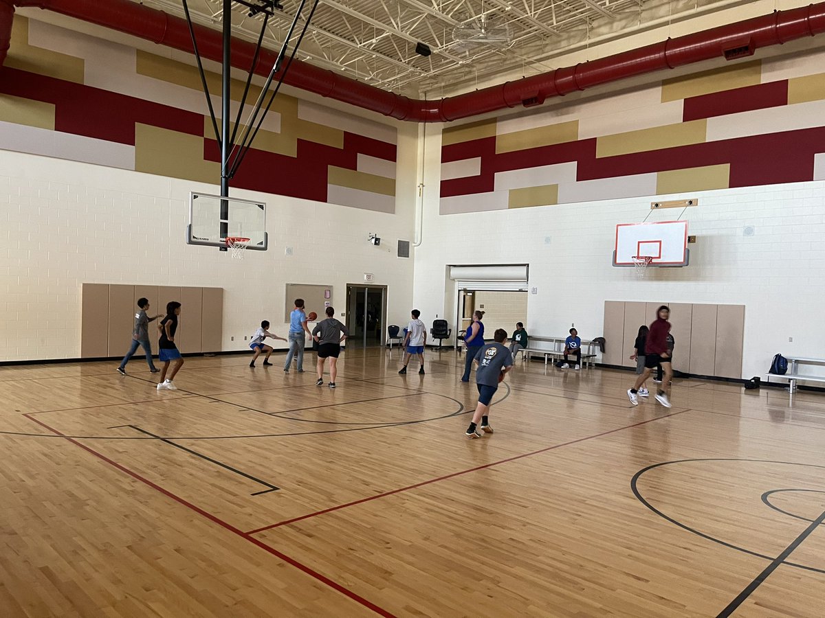 azucena024's tweet photo. Teachers vs Students 🏀 #whoneedselectricity @NISDStraus https://t.co/PGK7VYFZ5d
