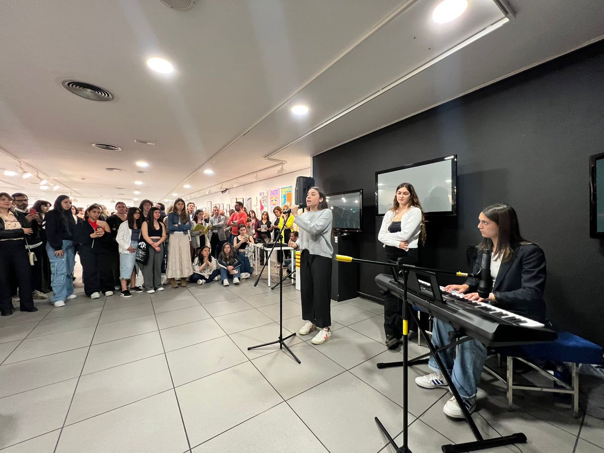 escolapiamataro's tweet photo. 🧠 Inauguració de l’exposició del Certamen de les Arts a l’Ateneu de la @FundacioIluro. 

#CertamenArts2023 https://t.co/LL0uYQodt7