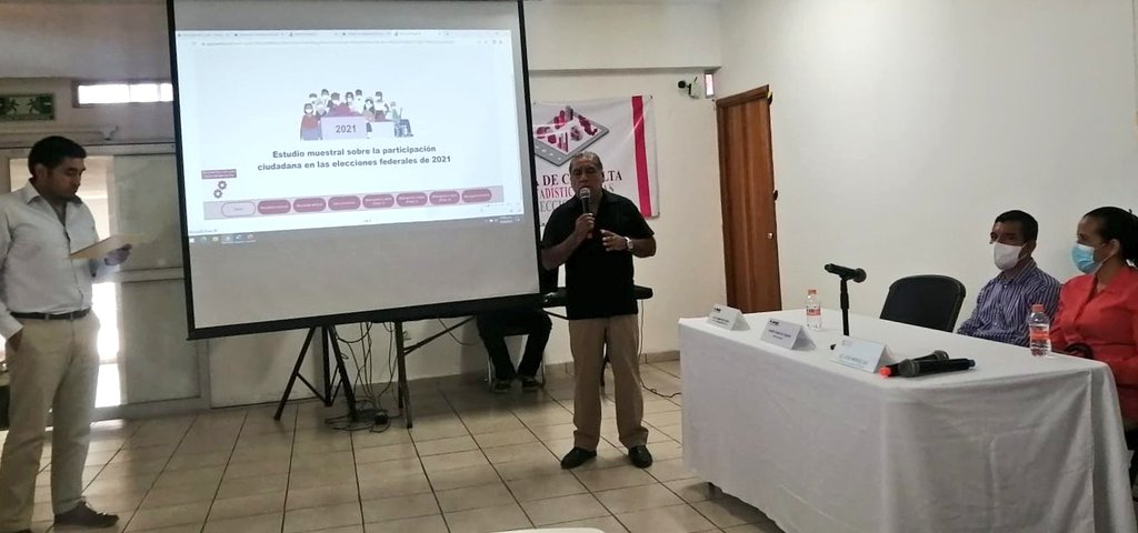 INE_Chiapas's tweet photo. El #Distrito12Tapachula presentó el Sistema de Consulta de la Estadística de las Elecciones #SICEE a estudiantes de la Universidad Tacaná, con sede en #Tapachula #Chiapas, herramienta que podrán utilizar con fines educativos y de investigación. 
📲 👉 https://t.co/CQxBWF3bQY https://t.co/VetiLndSbG