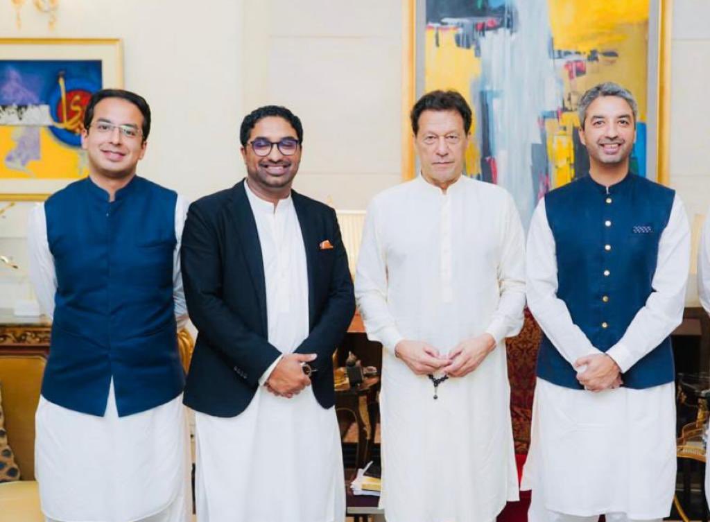 HashaamRS's tweet photo. Different political ideologies won't dampen the hope we share for a better Pakistan. Our Aitchisonian bond is always unbreakable. Had a great meeting with @ImranKhanPTI , where we discussed the current political uncertainty in Pakistan. https://t.co/tJSC07ad2o
