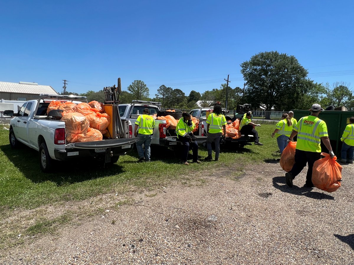 La_DOTD's tweet photo. As we end #LovetheBootWeek, DOTD wants to remind everyone NOT to litter our Louisiana roadways. This was our crew in St. Martin Parish. https://t.co/sTji2kO9QD