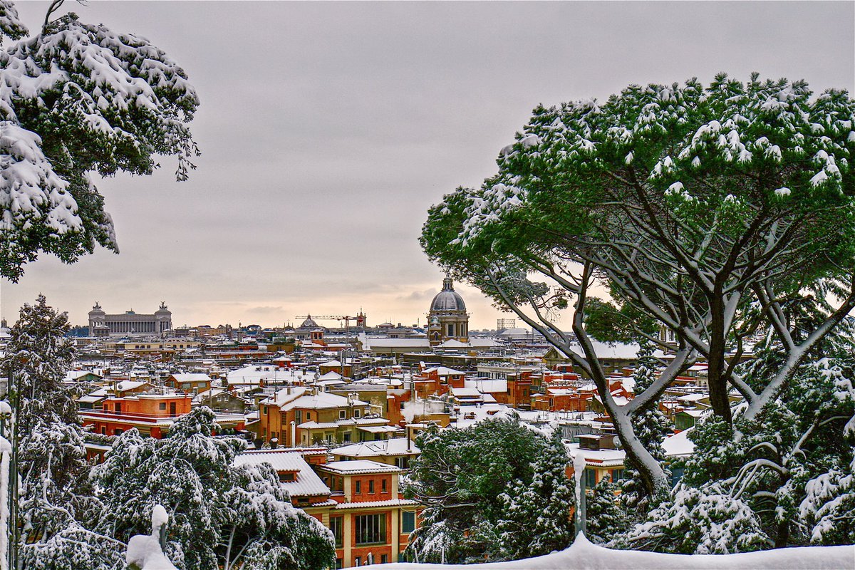 Buon compleanno Roma, in uno dei momenti in cui ti ho amata di più 
.
#upas 
#riprendiamociroma #visitrome
#RaccontandoRoma #roma #rome #romecityworld #italy
#italia 
#vivoroma #natalediroma #nataleroma #madeinitaly #snow #auguriroma #cittaeterna