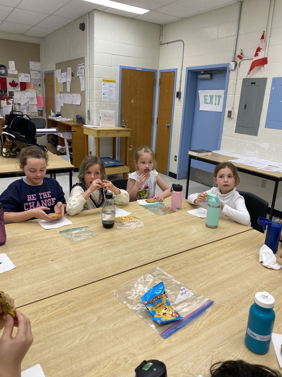 NastasiaKotso's tweet photo. This is what learning about community looks like ⁦@LaSalle_LDSB⁩ when the grade 1s from ⁦@EcoleMaple_LDSB⁩ . come to visit 🍪🎭😁 https://t.co/oqJGbWoB2j