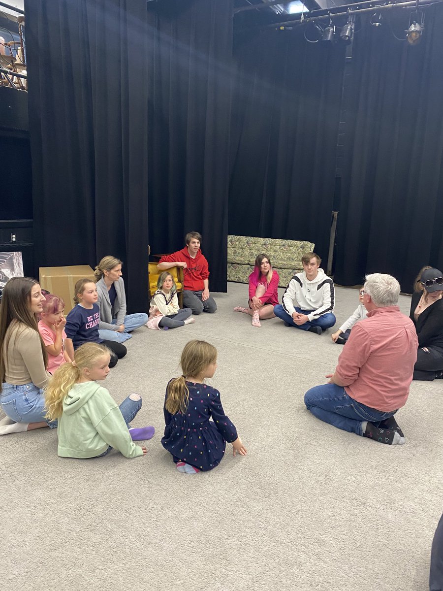 This is what learning about community looks like ⁦<a href="/LaSalle_LDSB/">La Salle Secondary</a>⁩ when the grade 1s from ⁦<a href="/EcoleMaple_LDSB/">École Maple Elementary School</a>⁩ . come to visit 🍪🎭😁