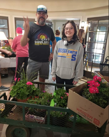 OscarSmithHigh's tweet image. @IBatSmith and NHS students volunteered to help our community partners - River Walk Garden Club annual plant sale!  @OFSAmbushNation #smithset #EngageCPS #Service