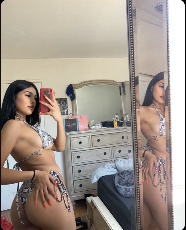 SelenaJenne's tweet photo. 🫥💋🥰 https://t.co/6X0hxLza58