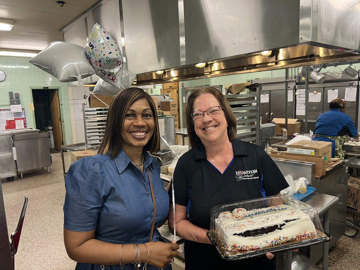 BenSymsMS's tweet photo. We want to congratulate our Support Employee of the Year, Mrs. Schmidt! She is our food and nutrition supervisor and ensures that all our students get nutritious breakfast and lunch every day!! Thank you for being amazing!! #spartanstrong #WeAreHCS #challengeacceptedlevelup https://t.co/kgTpGW2ppf