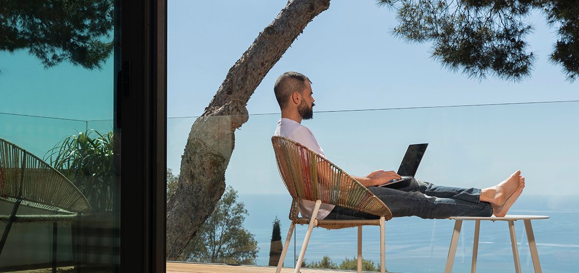 Hays_Brasil's tweet photo. 🌎 Já pensou em #viajar pelo mundo enquanto trabalha? Esse é o mundo dos nômades digitais, uma tendência que está revolucionando o mundo do #trabalho: https://t.co/4lDRDlZXHw https://t.co/4N4WMUu5me
