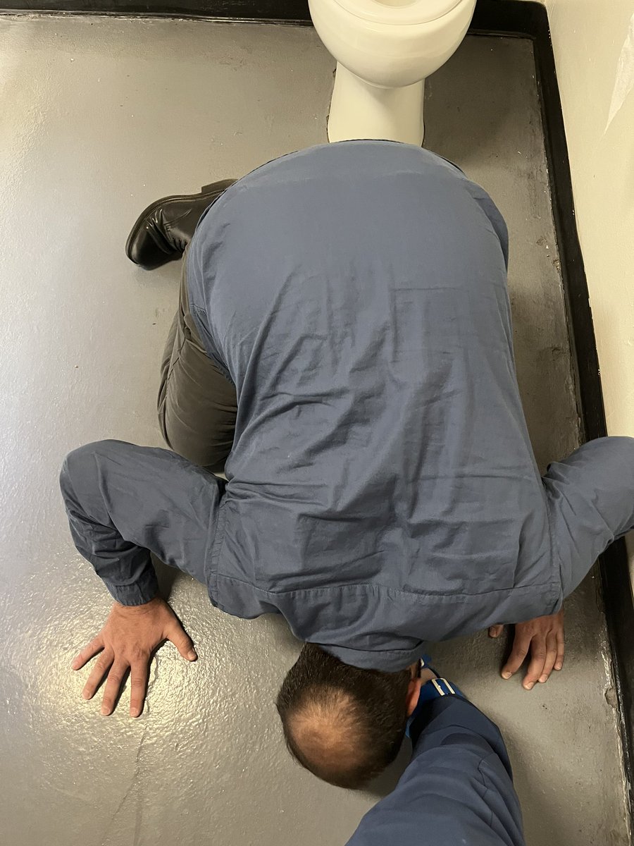 MasterUnde32251's tweet photo. Public is the best
#slave #public #fag #toilet #feetlickinh https://t.co/o79eKnHGAz