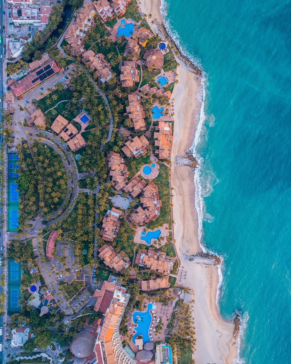 This is Puerto Vallarta 📷

.

Esto es Puerto Vallarta 📷
.
.
.
#PuertoVallarta #Mexico #BeachDestination #Viajes #Travel #Tourism #VisitPuertoVallarta #PhotoOfTheDay #Beach #Photography #traveller