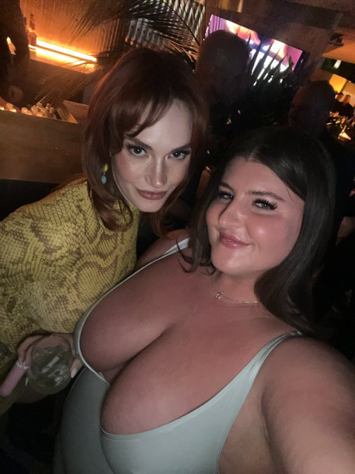 thanks for having me @Pornhub ✨ congrats to all the winners! https://t.co/nE3Tw5g9xg<a class="tags" href="/tag/pornhub">@pornhub</a>