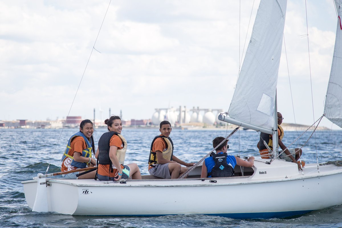 BostonCentral's tweet photo. Courageous Sailing is hosting their annual open house to welcome sailing season.  Enjoy light refreshments ashore and fabulous views of the city aboard a Rhodes 19 during your half hour sail!  April 22-23 | 11am - 2pm. https://t.co/TAHPgHzK8o #bostonevents ⛵️ https://t.co/KJKwd4DJYI