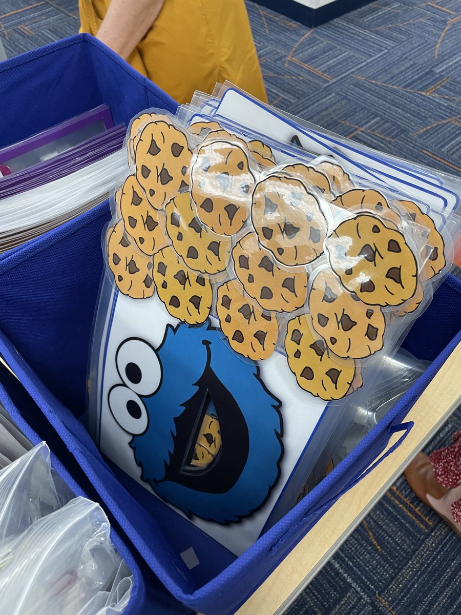 birchfamilyserv's tweet photo. A huge thanks to our #volunteers today! Employees from Lloyds Bank North America, Graham Co., and members of our Young Professionals Board helped make adaptive storybooks for our schools. 
#FeelGoodFriday #volunteerism #volunteering #VolunteerAppreciationWeek https://t.co/iBFTotAOLE