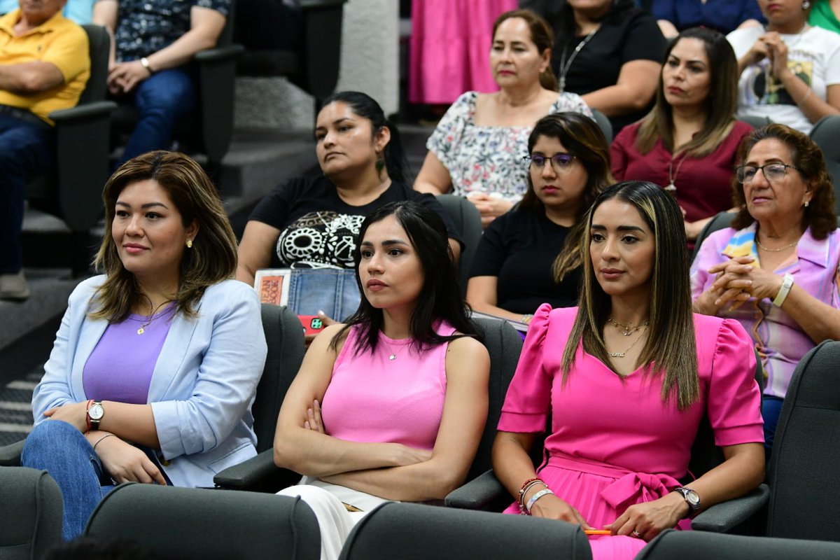 Participaron, Elizabeth Nava Gutiérrez, Presidenta del <a href="/IEPCTabasco/">IEPC Tabasco</a>;  Ana Isabel Enríquez Vargas, Integrante del Grupo Multidisciplinario de la UTCE del <a href="/INEMexico/">@INEMexico</a>; Sonia Castilla, Actuaria Regional de <a href="/TEPJF_XAL/">Sala Xalapa</a>; Bibiana López, Secretaria de Estudio y Cuenta del <a href="/TEVeracruz/">TEVeracruz</a>