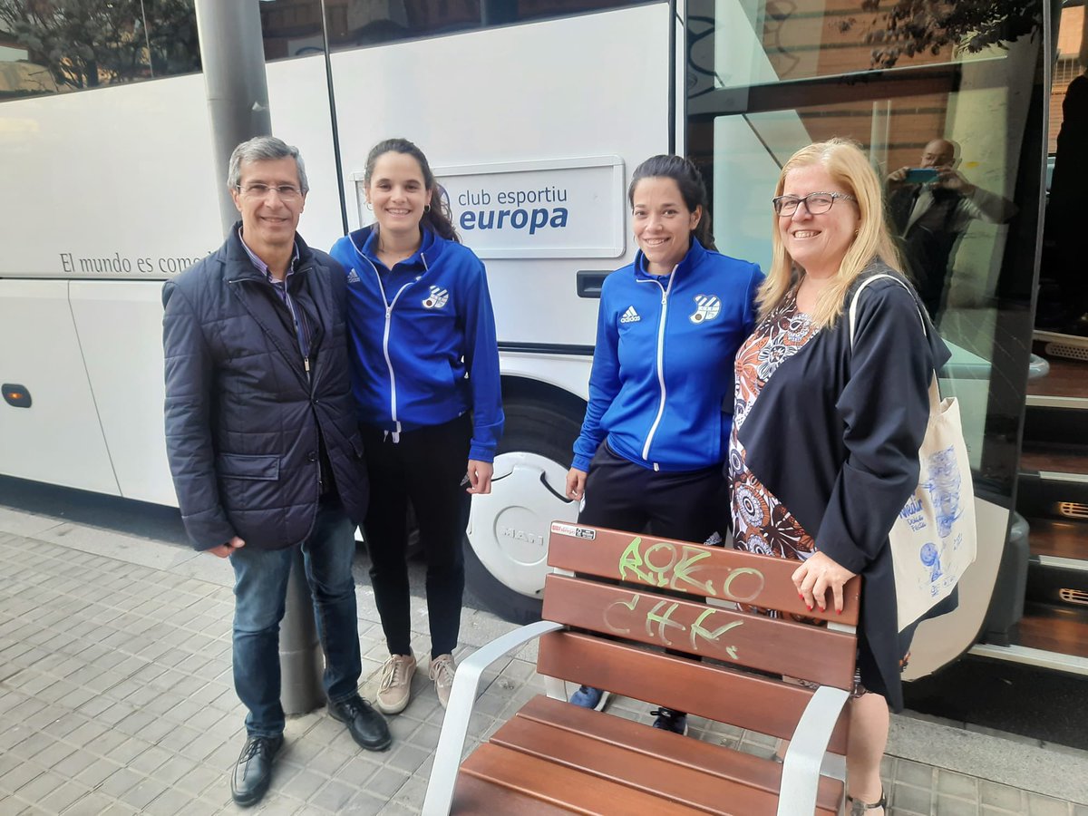 També <a href="/Victor_Mtnez/">Victor Martinez</a> ha volgut acomiadar al nostre primer equip femení del <a href="/CEEuropa/">Club Esportiu Europa</a> que demà juga contra el Pradejón. Força campiones!