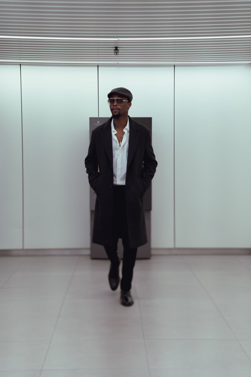 afrolitplaylist's tweet photo. 🚨 | Nigerian Rapper @itsLaycon has successfully completed his MA degree in International Relations from the University of Portsmouth. 🎓

Congratulations @itsLaycon 👏🔥 https://t.co/0FfLxiG1Ot