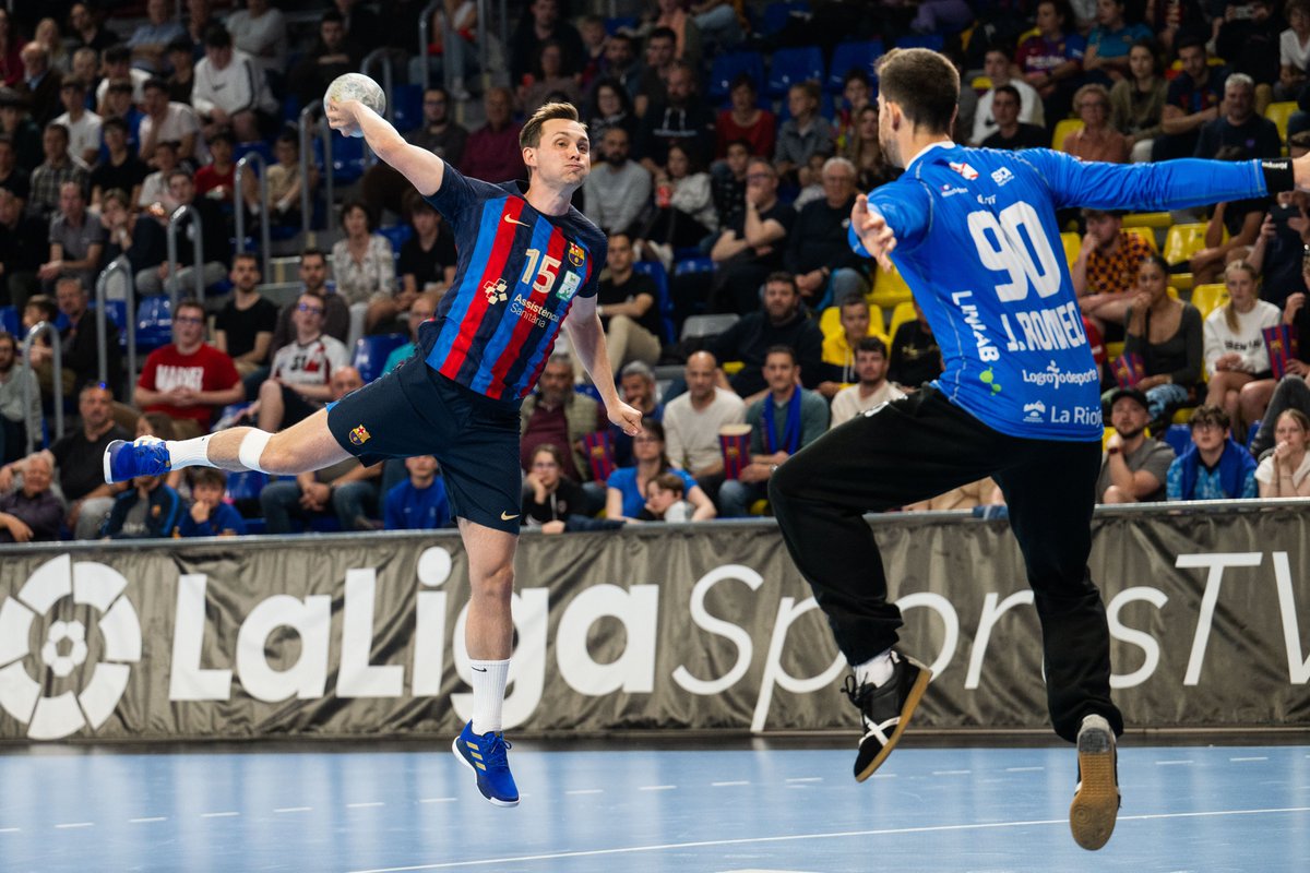 FCBhandbol's tweet photo. Jornada 26 @ASOBAL
@fcbhandbol 2⃣7⃣
@CdadLogrono 1⃣8⃣
Min 35
📺 @esport3
📱 @LaLigaSportsTV
🏠 Palau Blaugrana
🔵🔴 #ForçaBarça #LiveASOBAL #BARLOG https://t.co/YcjHTd8kzr