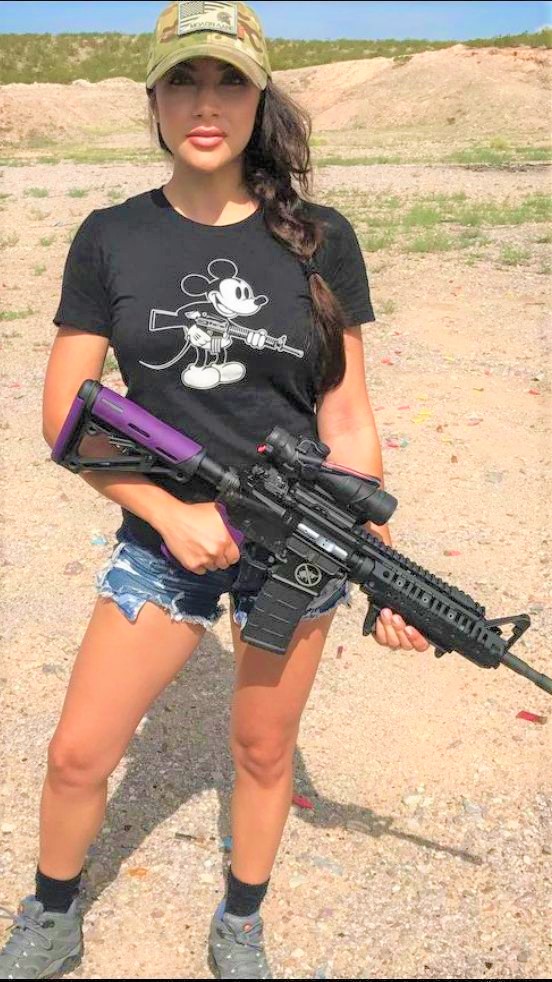 JannaPart2's tweet photo. 😍🤩😍 #GirlsWithGunsMatter !!!💋

#DisneyBites 😠

Woohoo !!!🌞🎉🥳💥😎🔥 

❤️#2A 
❤️#PantyCarryRules 
❤️#IIIMatters 
❤️#SafetyFirst ❤️
❤️#AllGunsMatter 

μολὼν λαβέ

#MAGA❤️🇺🇸 
#TrumpWon 👍🍊 https://t.co/zo16YUmmUo