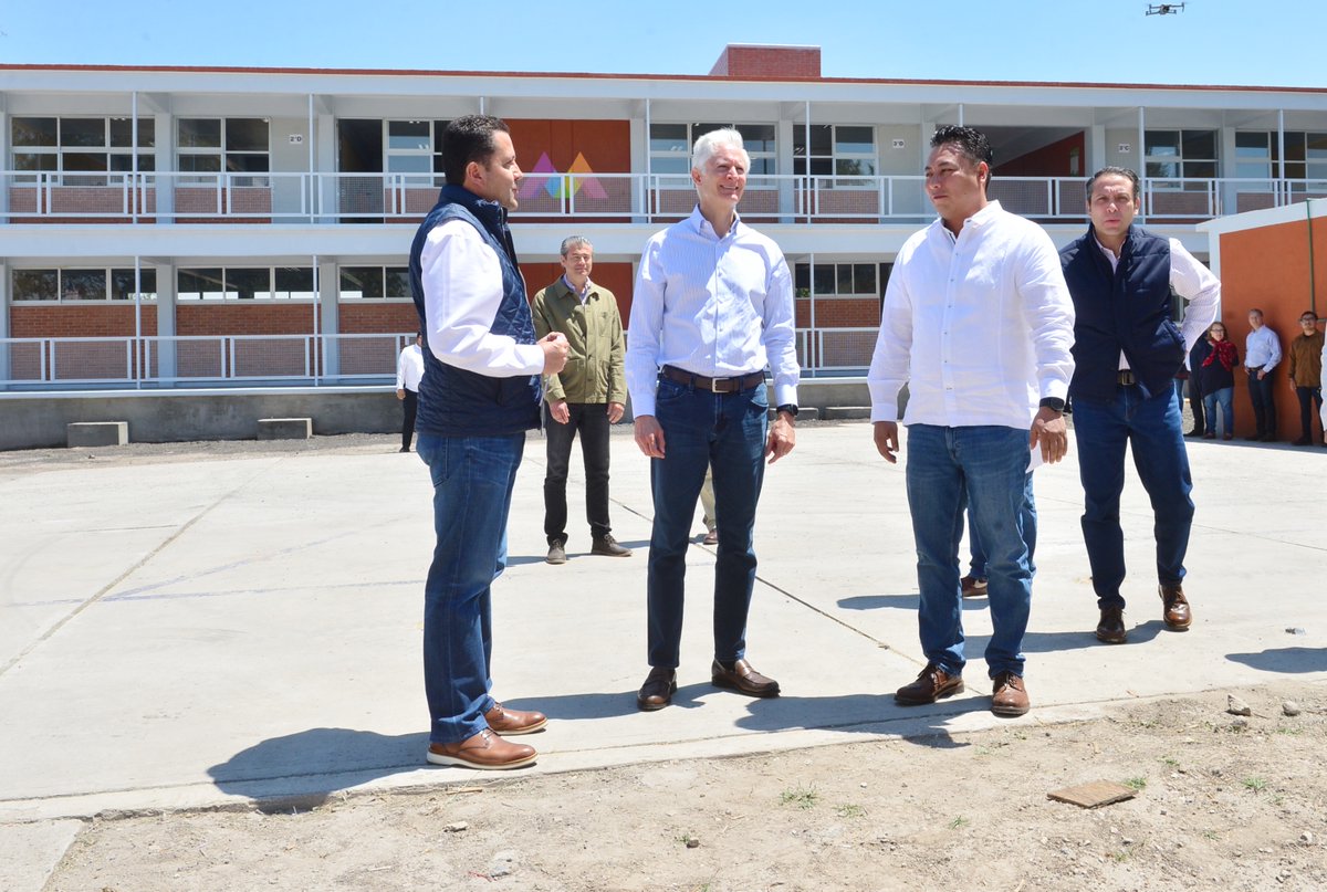 La Secundaria Técnica “José María Morelos y Pavón”, en #Tezoyuca, prepara a jóvenes estudiantes de la región.