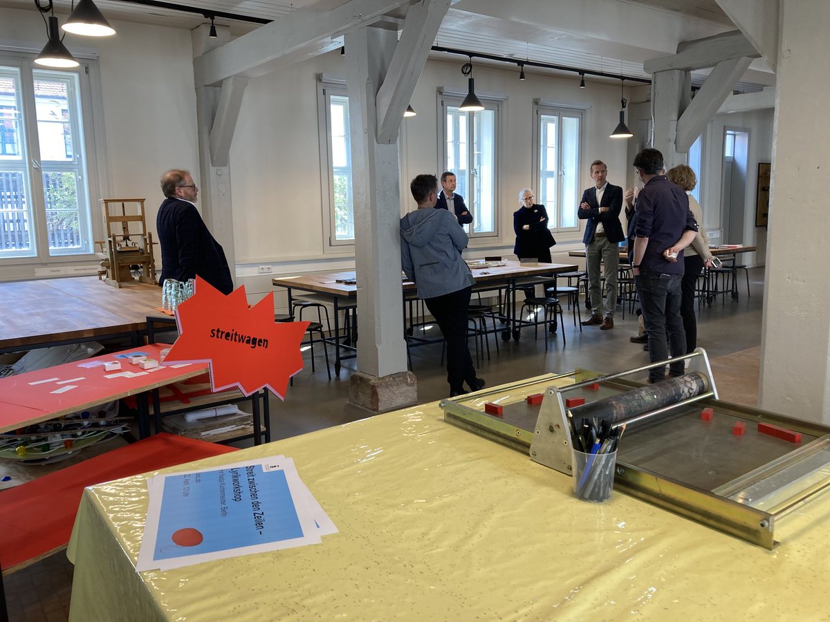 Francke_halle's tweet photo. Museumsdirektor:innen und –expert:innen aus #London, #Glasgow, #Haarlem und #Bologna sind heute bei uns zum Workshop der Alliance of Early Universal Museums  #AEUM zusammengekommen. https://t.co/vGvCzX08di