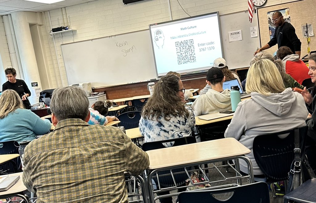 TiffanySlcsd's tweet image. Middle school math teachers diving in to #MidSchoolMath and discussions about fixed mindsets, growth, and academic discourse! #celebrateSLCSD #teachingandlearning