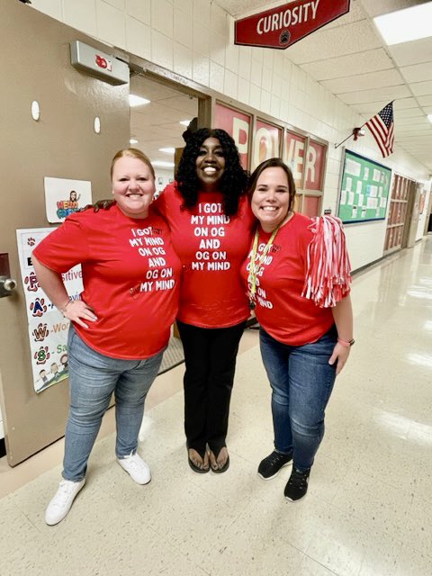 CarlenaSheeran's tweet photo. The @NHESBullpups Administration Crew has their minds on Orton-Gillingham &amp; Orton-Gillingham on their minds! 🙌🏼Phonics rules are posted on the back of the t-shirts! 👕 So cool! ❤️🐶🖤#HCSBetterTogether #IMSEOG #ReadersAreLeaders @IMSEOG https://t.co/S5ngzmaKJV