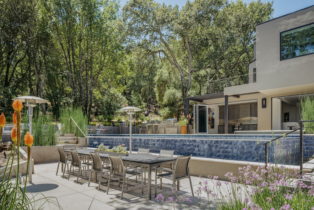 JSDesignBuild's tweet image. We replaced the wood on the exterior with a warm stucco, added automatic vent closures, and designed custom steel railings that bring a touch of elegance to the design.
Photography @christopherstark