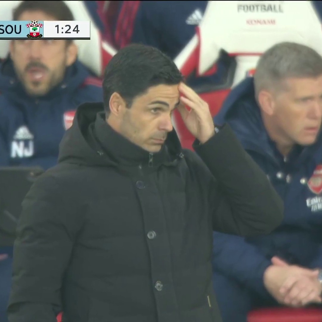 Carlos Alcaraz makes Aaron Ramsdale pay for a lazy pass. 🥶

🎥: @NBCSportsSoccer 

”