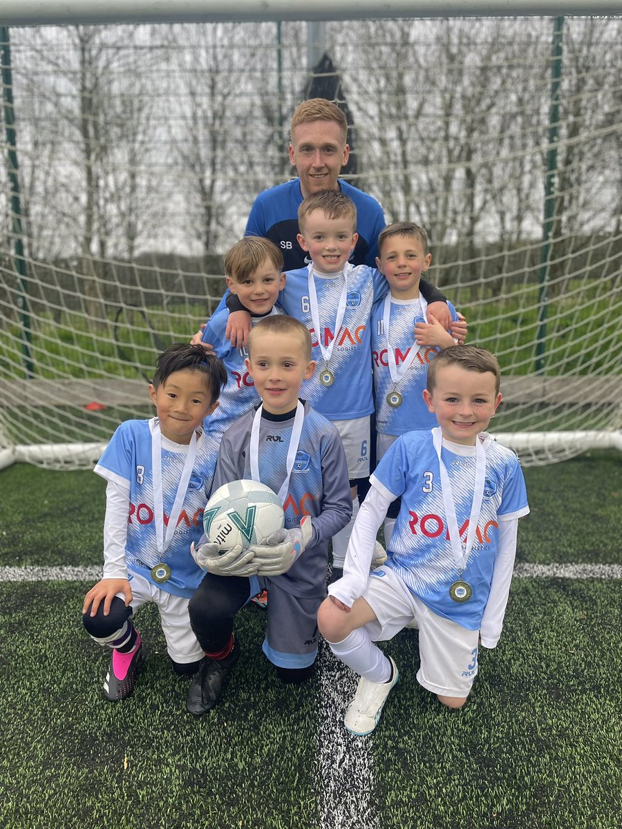 BeswickCfc's tweet photo. Fantastic evening of footy for coach Sam and our U6’s who were up at @BurnleyOfficial ⚽️💙🤍
Amazing experience which was thoroughly enjoyed by all ✨
#ONETEAM #TEAMBCFC https://t.co/EKttcjCoYS