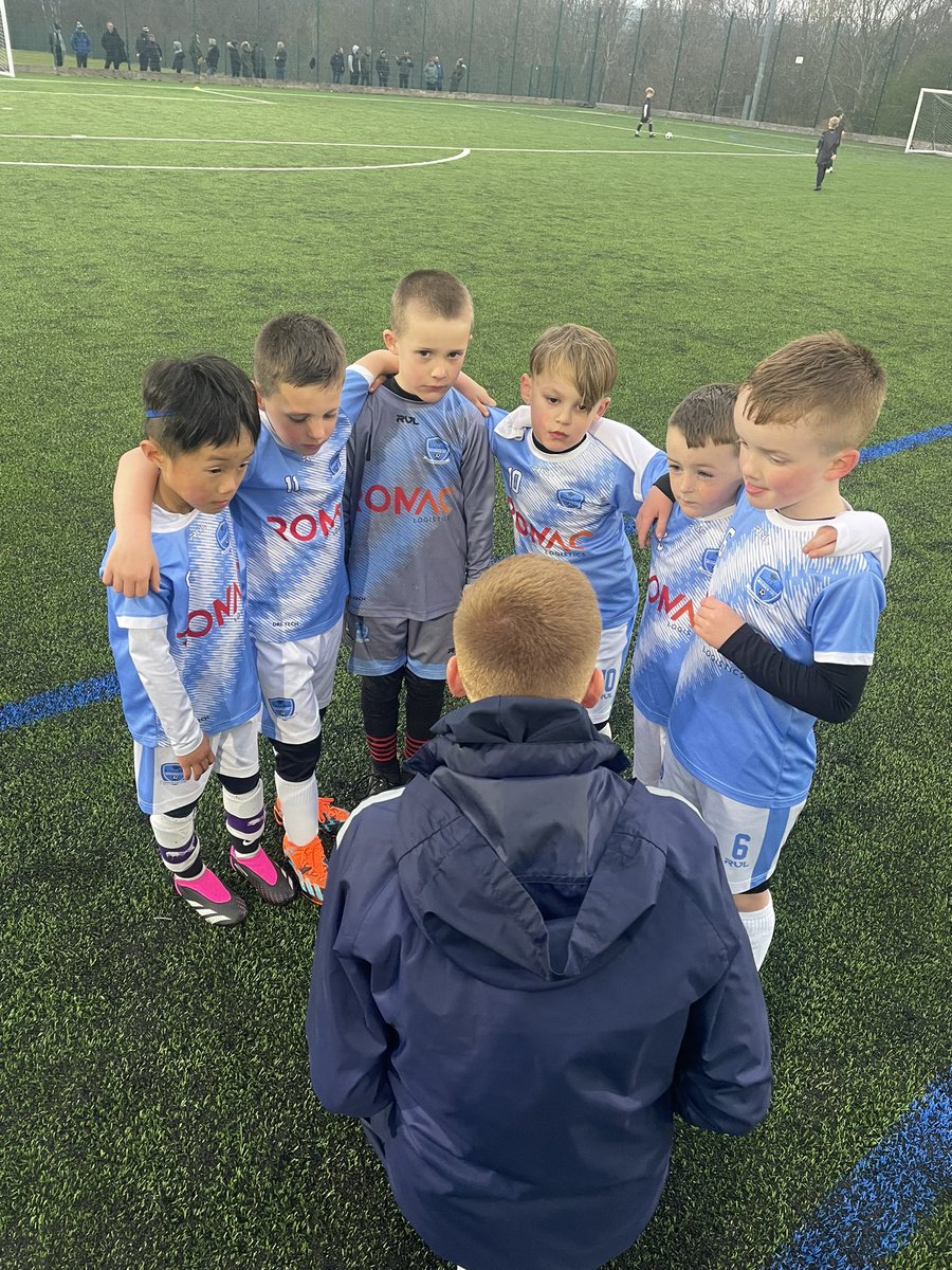 BeswickCfc's tweet photo. Fantastic evening of footy for coach Sam and our U6’s who were up at @BurnleyOfficial ⚽️💙🤍
Amazing experience which was thoroughly enjoyed by all ✨
#ONETEAM #TEAMBCFC https://t.co/EKttcjCoYS