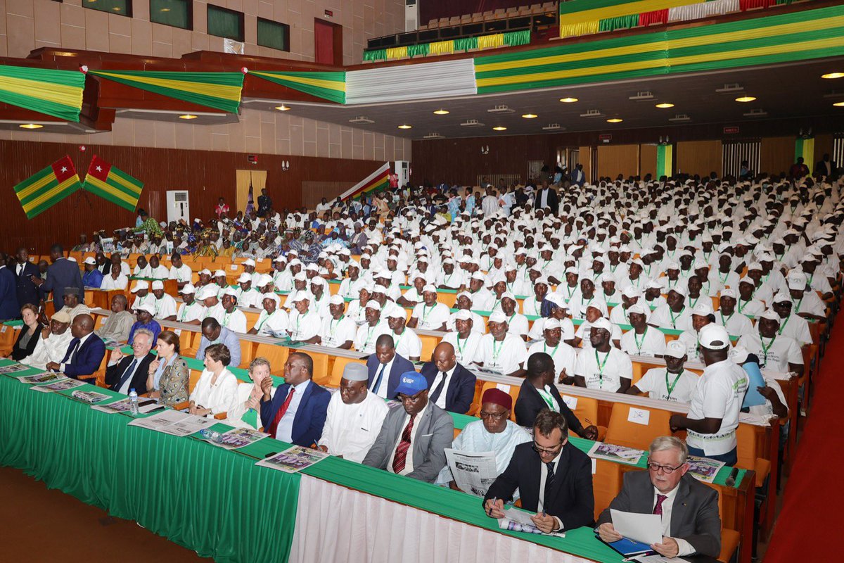 FEGnassingbe's tweet photo. Je me réjouis de l’adhésion du monde agricole à ce format interactif de rencontres périodiques.
Je remercie les partenaires en développement pour leur accompagnement de notre vision de transformation structurelle de l’agriculture togolaise.
#FoPATKara https://t.co/dx81VEHUK1