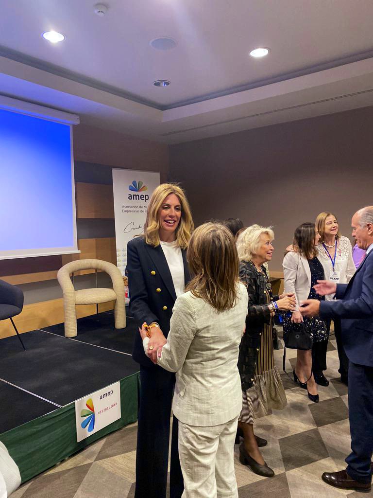 PalomaTejero_'s tweet photo. Gracias a la Asociación de Empresarias de Pozuelo por invitarme a su Congreso y por liderar el debate sobre talento digital.

👉Es siempre un placer compartir un rato con mujeres libres y valientes como vosotras. Enhorabuena por vuestro trabajo indispensable 🤝❤️
@amep2016 https://t.co/b0At8ABCrq
