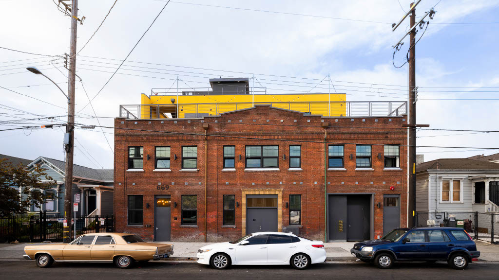 aiaeb's tweet photo. Welcome to 24th Street Lofts by Baran Studio Architecture - today’s #FirmFriday and a Design Award Finalist!
#aiaebdesignawards #aia #architecture #design https://t.co/k0Crb6cecp
