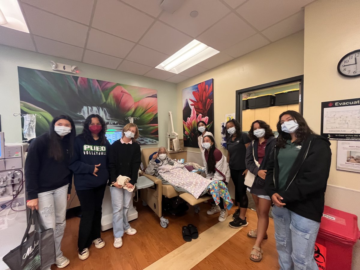 We want to thank the student club from Maui Prep Academy in Lahaina, who came by our Rainbow Center and surprise our patients with knitted blankets. Thank You to these amazing young volunteers. #satellitehealthcare #SHFoundation #volunteers #CKD #kidneyhealth