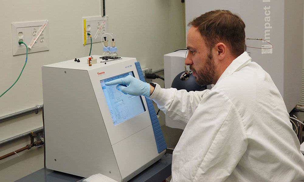 UBC Centre for Blood Research (@cbr_ubc) on Twitter photo Congratulations to Dr. Peter Bell <a href="/PB_ScienceMusic/">Peter Bell</a>, Research Associate in #OverallLab <a href="/OverallLabNews/">The Overall Lab</a> <a href="/CBR_UBC/">UBC Centre for Blood Research</a> <a href="/ubcdentistry/">UBC Dentistry</a>,winner of the second prize in Canadian Blood Services’ Research 180 Video Competition!Well done!Watch the video and read the blog: blood.ca/en/research/ou… Congratulations to Dr. Peter Bell <a href="/PB_ScienceMusic/">Peter Bell</a>, Research Associate in #OverallLab <a href="/OverallLabNews/">The Overall Lab</a> <a href="/CBR_UBC/">UBC Centre for Blood Research</a> <a href="/ubcdentistry/">UBC Dentistry</a>,winner of the second prize in Canadian Blood Services’ Research 180 Video Competition!Well done!Watch the video and read the blog: blood.ca/en/research/ou…