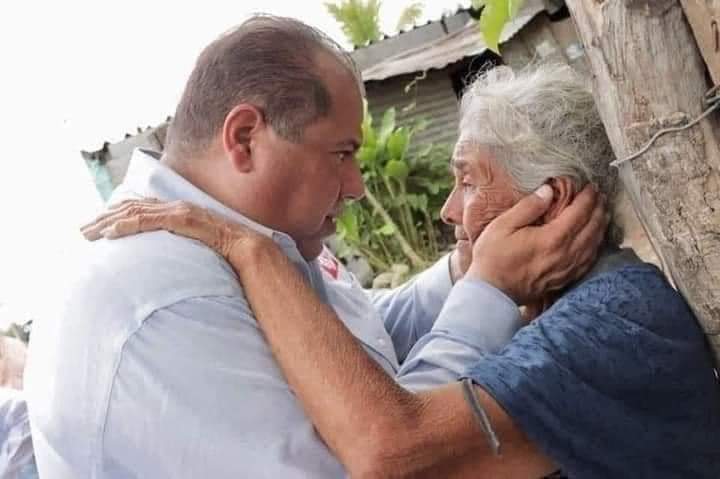 chikis6377's tweet photo. Ya se acerca la temporada en que se vuelven humildes y trabajadores.
Ahí les dejo algunas ideas para sus mejores poses. #venomas #hipocritas #SonPrianistas #TantitaMadre https://t.co/2cgeX2NT4S