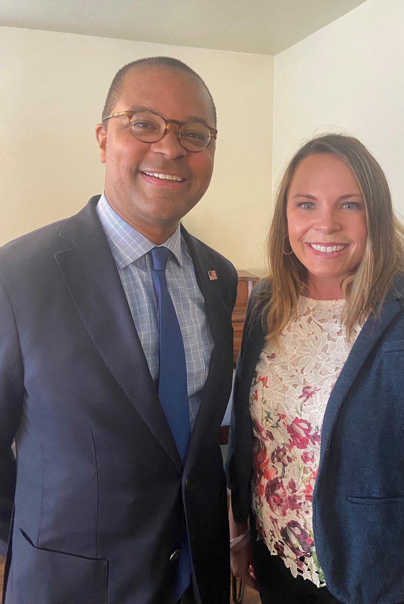 Yesterday, <a href="/FCC/">FCC</a> Commissioner <a href="/GeoffreyStarks/">Geoffrey Starks</a> was in #SanDiego to award a “Your Home, Your Internet” grant to the <a href="/theSDHC/">San Diego Housing Commission</a> to help promote the #AffordableConnectivityProgram. <a href="/ChanelleHawken/">Chanelle Hawken</a> represented <a href="/CoxComm/">Cox</a> during a discussion about our #digitalequity efforts in the region!