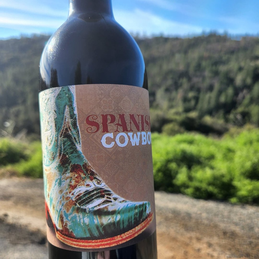 FringeWines's tweet photo. Forecast showing this weekend is meant for an adventure. Grab a Cowboy &amp; find a sunset. 
Spanish Cowboy on demand👇
https://t.co/MHWwRgZsof
#fringewines #spanishcowboy #redblend #wineenthusiast #madeincalifornia https://t.co/OTBNLTc5JP