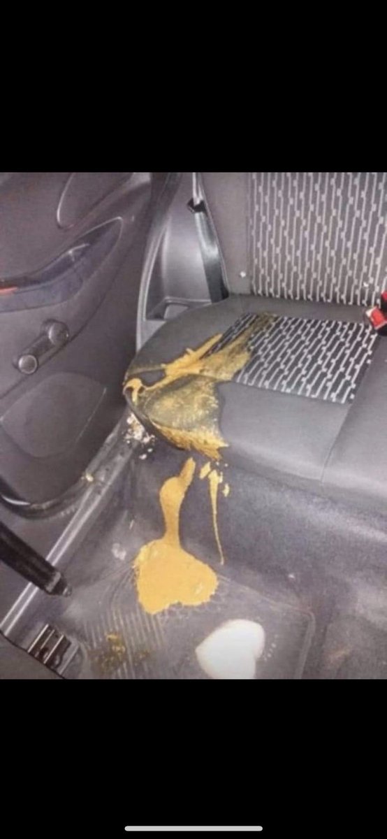 anaavc_'s tweet photo. gente meu tio é motorista da Uber e ontem um passageiro *CAGOU* no banco dele e ainda saiu como se nada tivesse acontecido. Ele tentou entrar em contato, mas só conseguiu a foto de perfil dele
AJUDEM POR FAVOR https://t.co/kYPqQ7ca7K