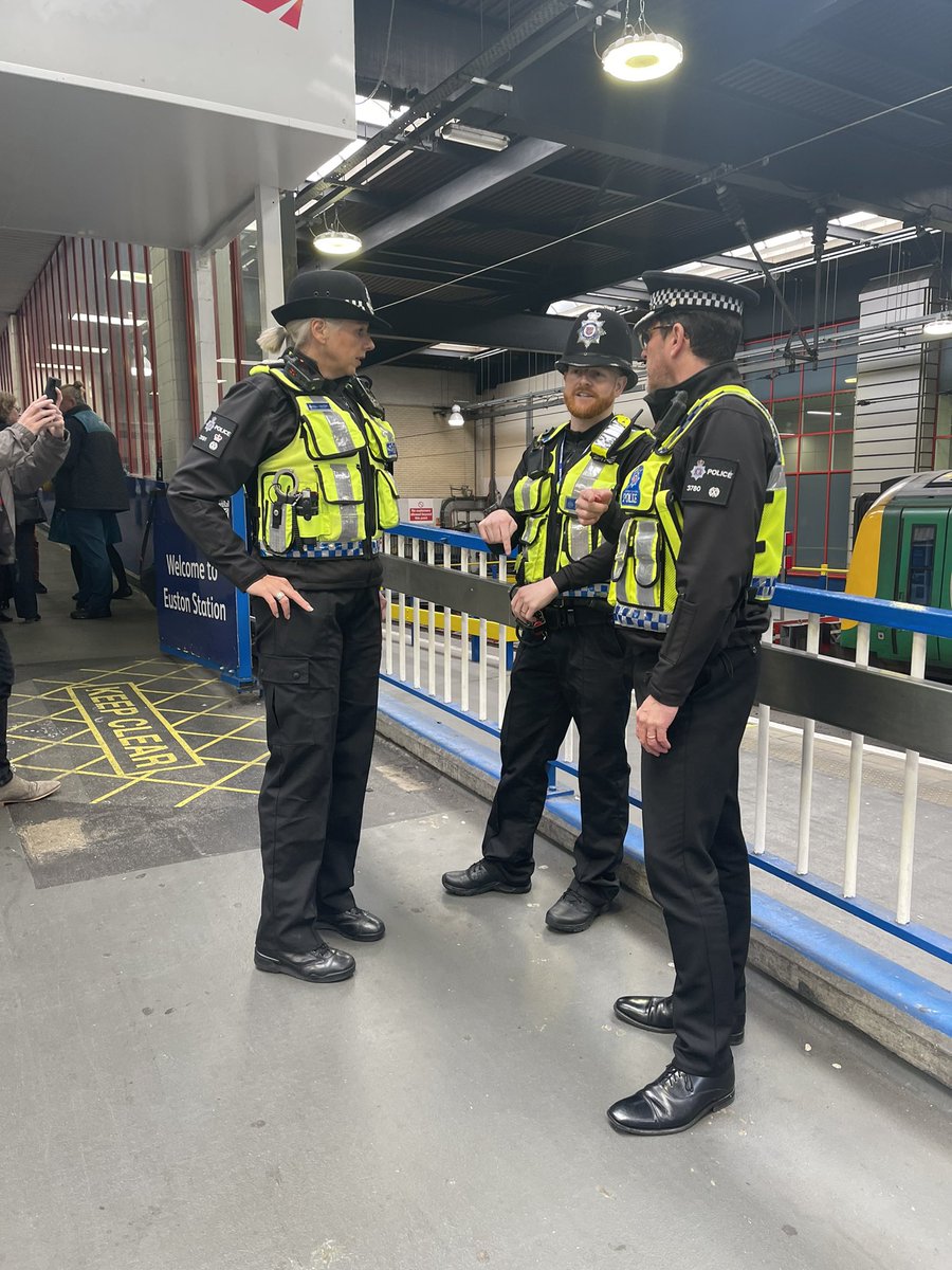 BTPChief's tweet photo. My thanks to @AvantiWestCoast today for a really great insight into their work and to hear from those who work on the railway. Really enjoyed my discussion and visit with driver Tony.  Also great to catch up with the @BTP team in Crewe and at Euston. Thanks to everyone. https://t.co/IGaNSkqWP4