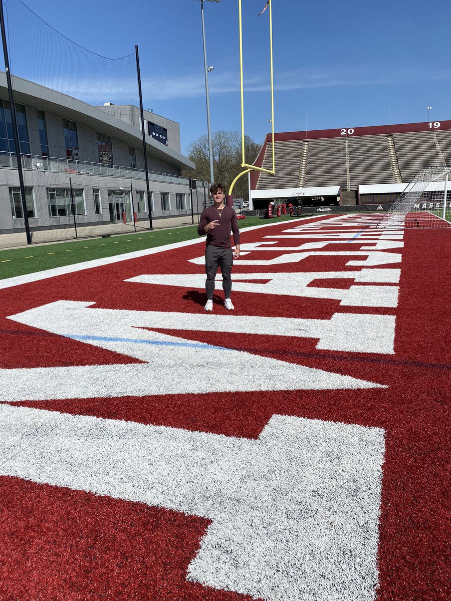 DominicMonz's tweet photo. Thank you @Coach_Mince54 for a great afternoon and showing me around the facilities and the campus🤘🏻 @UMassFootball @rossisfcoach https://t.co/6YPgtOe5jD