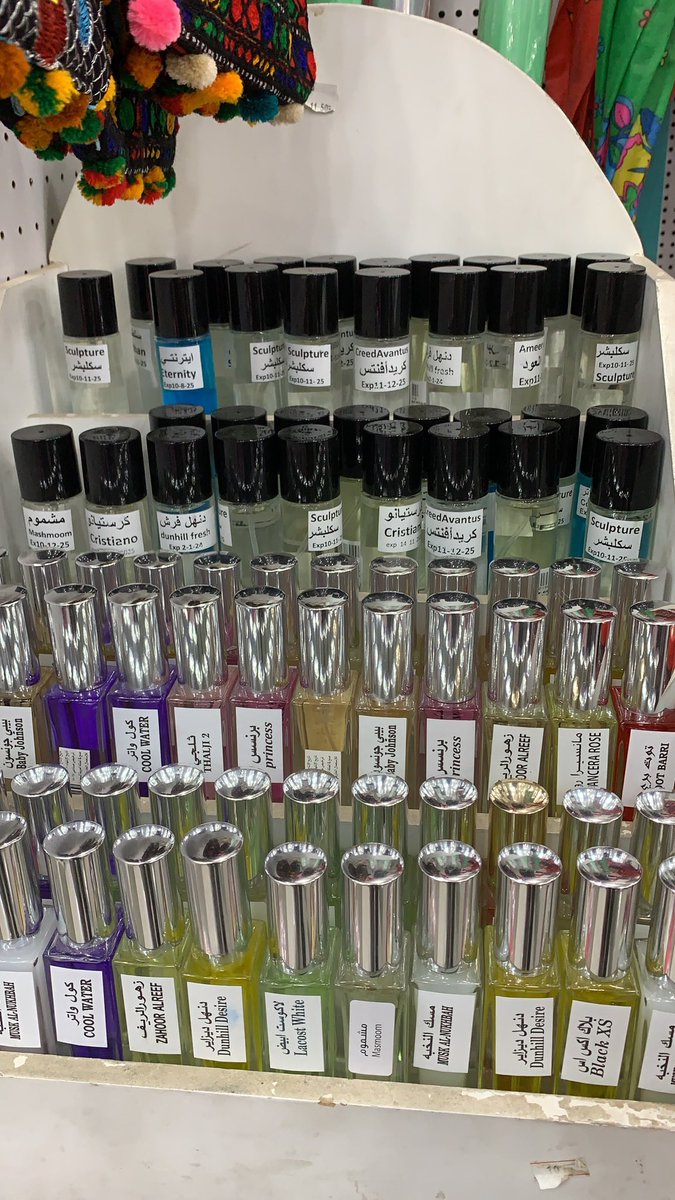 qwertyui03's tweet photo. #رابطة_عشاق_العطور 
هذي العطور اللي شوهت سمعة العطور المحلية ‼️
😵‍💫 والهندي يحلف انها اصلية

❌لاتعمم على الكل 
موجود كثير عطور محلية وبجودات ممتازة

والسوق الان في تنافس كبير 

والغالبية يسعون للتميز وكسب ثقة العميل

🔺المستهلك الان اكثر وعي بلحاله راح يميز الزين من الشين 👋
اي نعم قبل سنوات كانت الناس في غفلة
لكن الان الوضع مختلف والضمانات موجودة

🥳وكل عام وانتم بخير