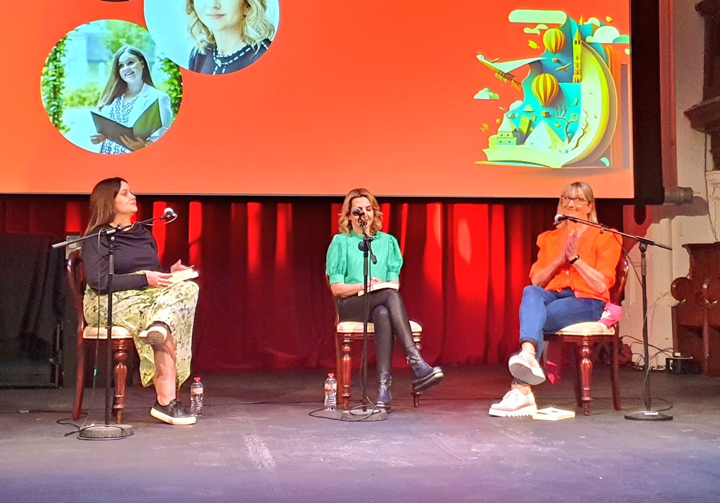 A wonderful evening at <a href="/WorldBookFest/">Cork World Book Fest</a> #Cork 👏

Crime writing w/ <a href="/TadhgCoakley/">Tadhg Coakley</a> &amp; <a href="/samblakebooks/">Sam Blake</a> in conv. w/  <a href="/NotDunneYet/">Michelle Dunne</a> 

Debut novels w/ <a href="/michellemcd/">Michelle McDonagh</a> &amp; <a href="/EleanorOKLynch/">Eleanor O‘Kelly Lynch</a> in conv w/  <a href="/AlisonDriscoll5/">Alison Driscoll</a> 

Fantastic buzz. Great to catch up with so many wonderful writers 📖