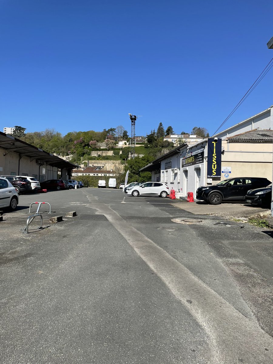 LarobeEdith's tweet image. Est-ce que nous avons parcouru 35 kms à pieds de mardi à vendredi pour arpenter le quartier Gare de @poitiersfr et le quartier Stanislas de @villedetours ? Parfaitement ! Célia Ferrer #amenagementsegalitaires #espacespublics #danslespasdesfemmes